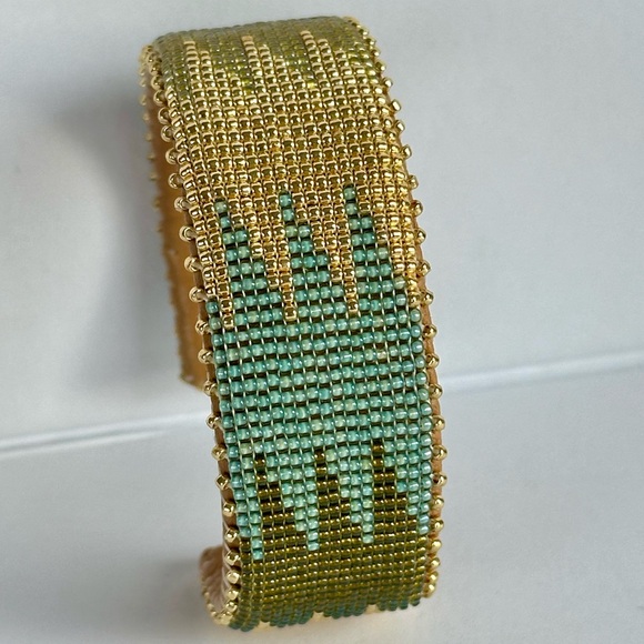 NEW Hand Beaded Cuff - etkie - Lacy Large green/gold - Picture 3 of 8